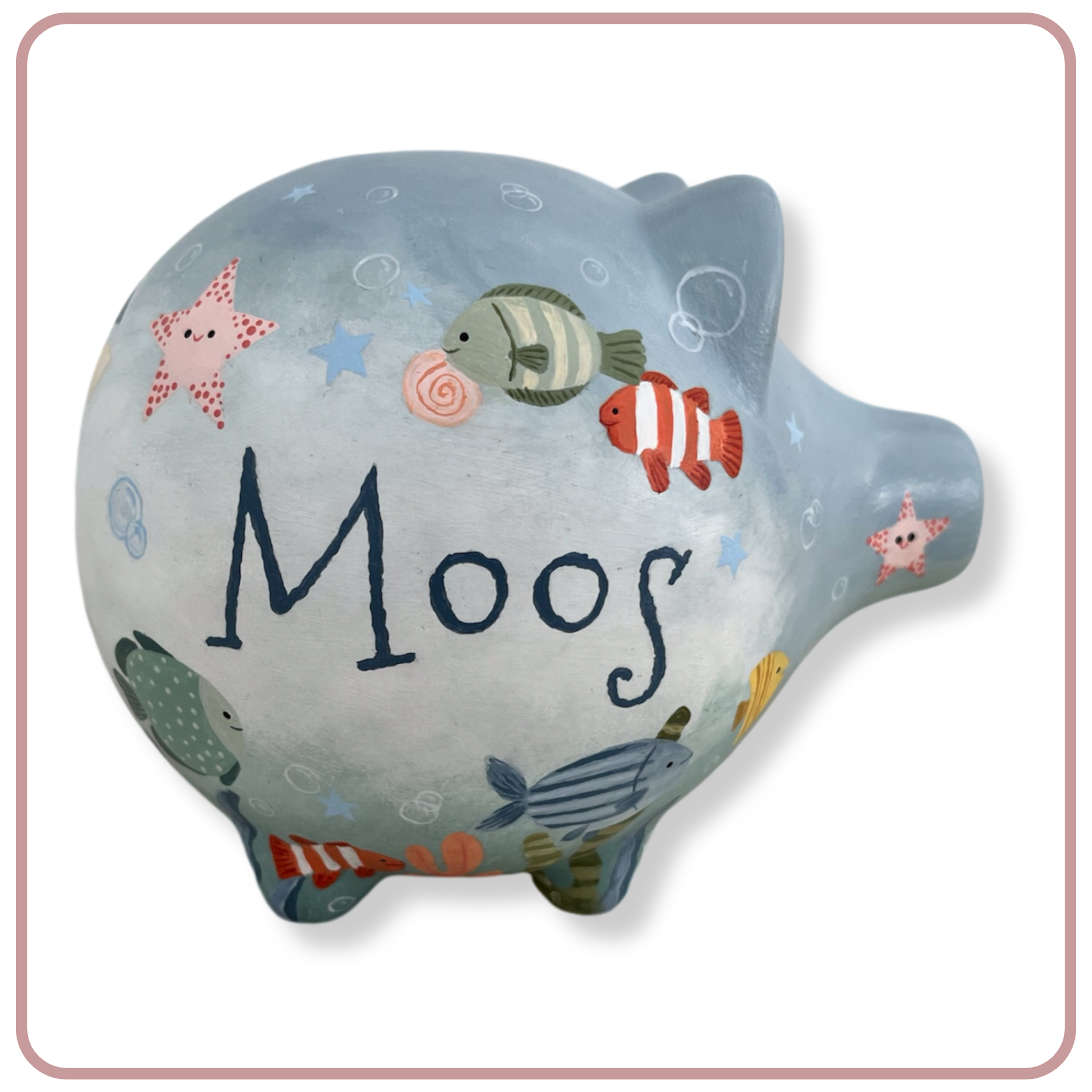 Gepersonaliseerde spaarpot met naam Moos, getoond met tevreden klantfeedback.