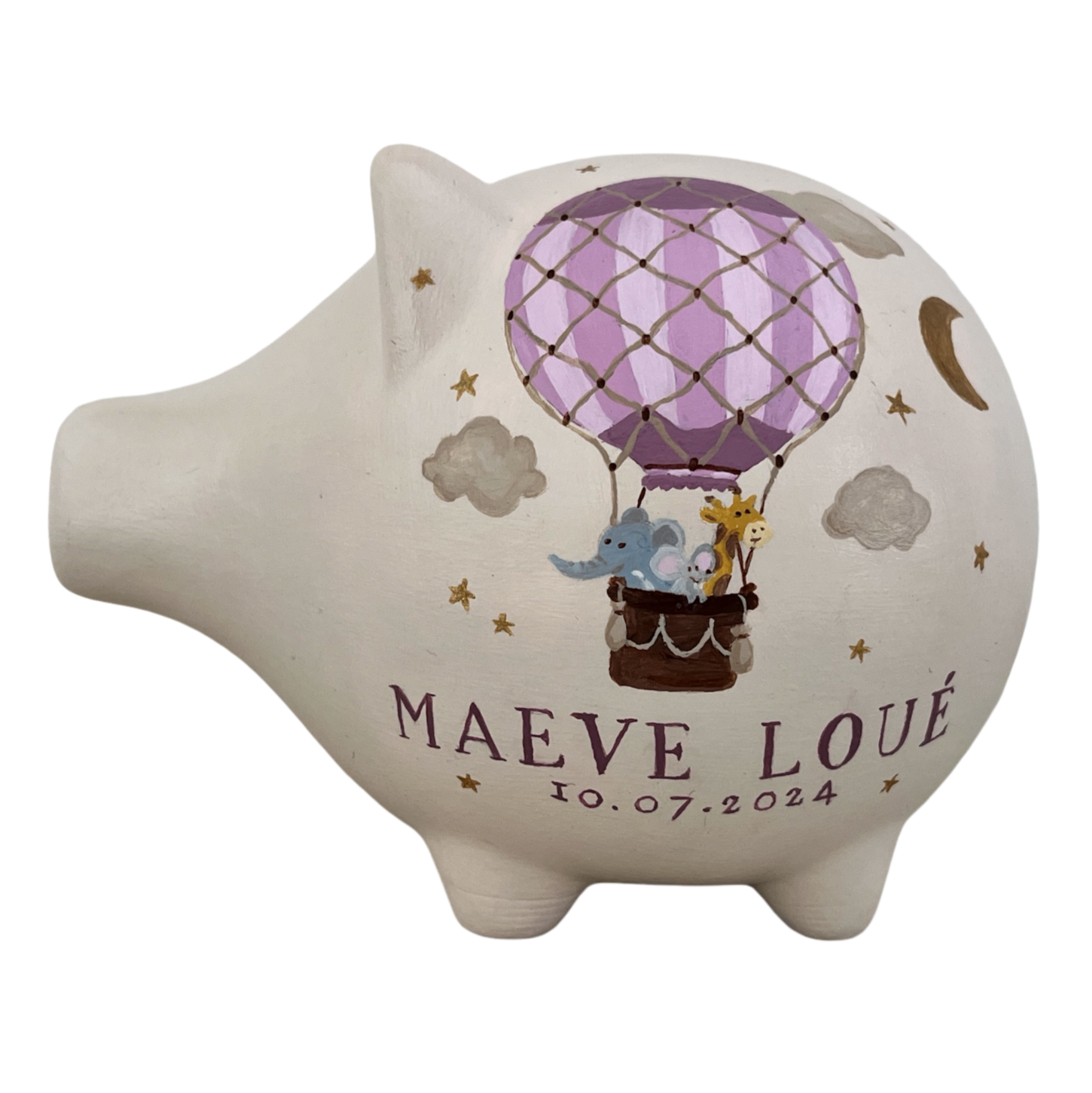 Crèmekleurig spaarvarken met luchtballon en naam Maeve Loue 10‑07‑2024.
